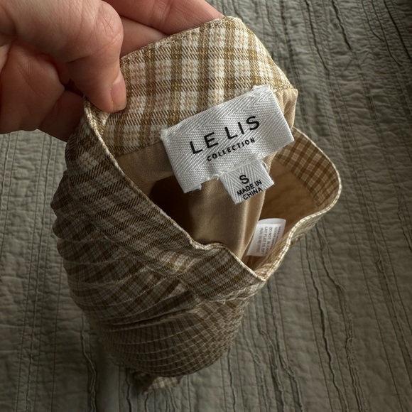 Le Lis Collection Pleated Mini Skirt - Picture 4 of 4